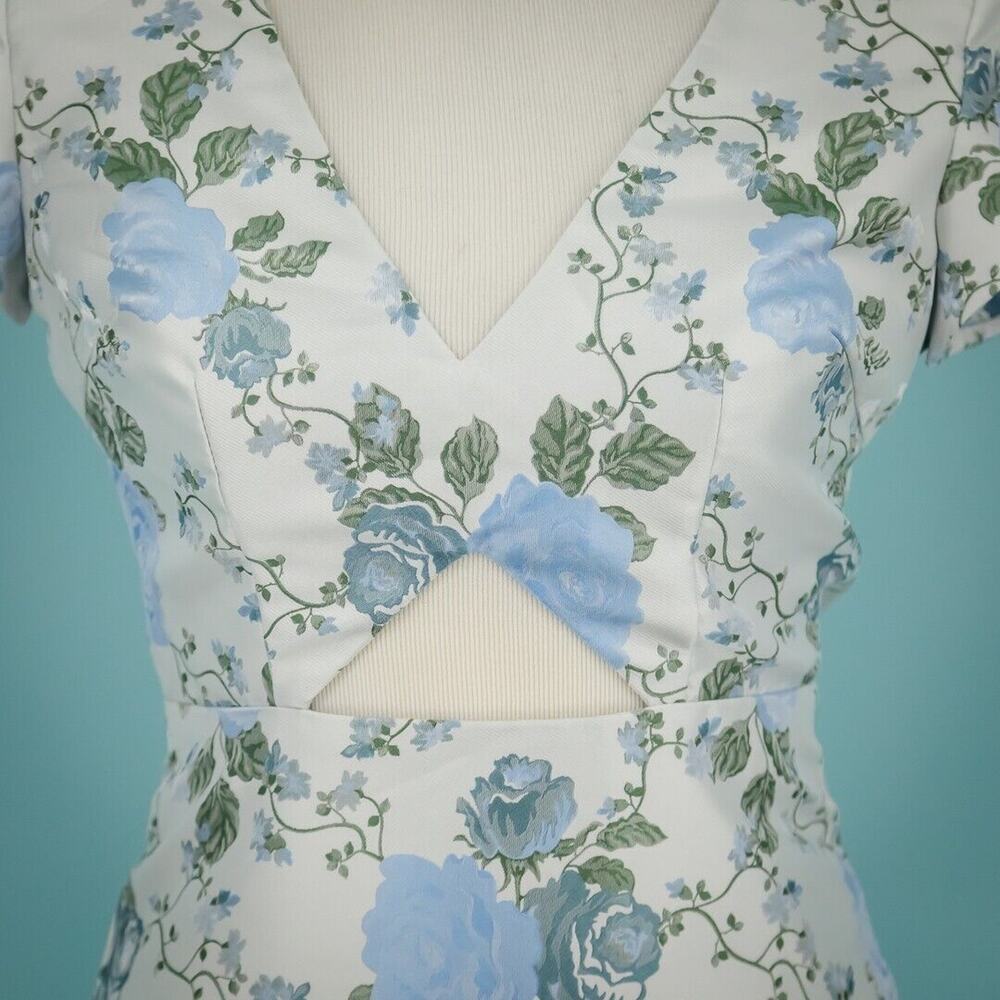 Superdown Size XS Floral V Neck Cut Out Short Sleeve Fit Flare Mini Dress - Picture 2 of 9